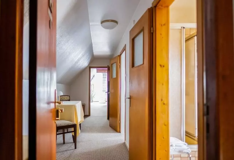 Hotelli Restaurant Kreuz Meyer