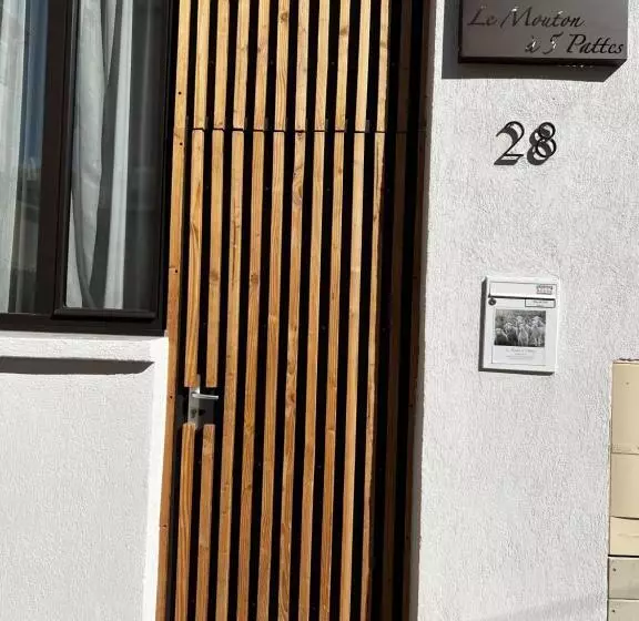 Le Mouton à 5 Pattes Aubagnecassisaix En Provence