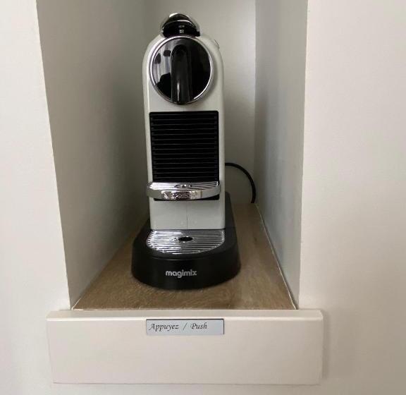 Le Mouton à 5 Pattes Aubagnecassisaix En Provence