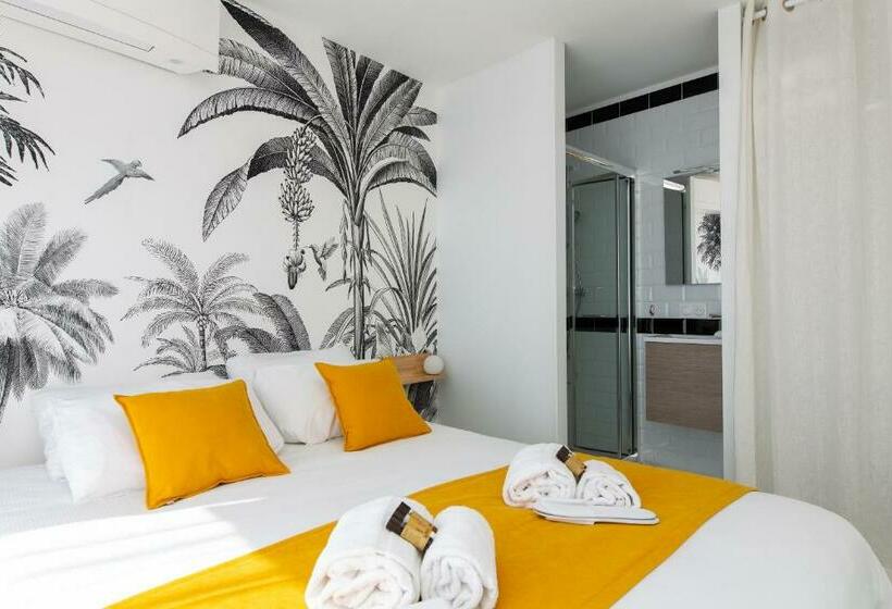 Rooftop Soha 2 Bdr 2 Bthr 1 Toil Clim Terrace Elevator Small Parking