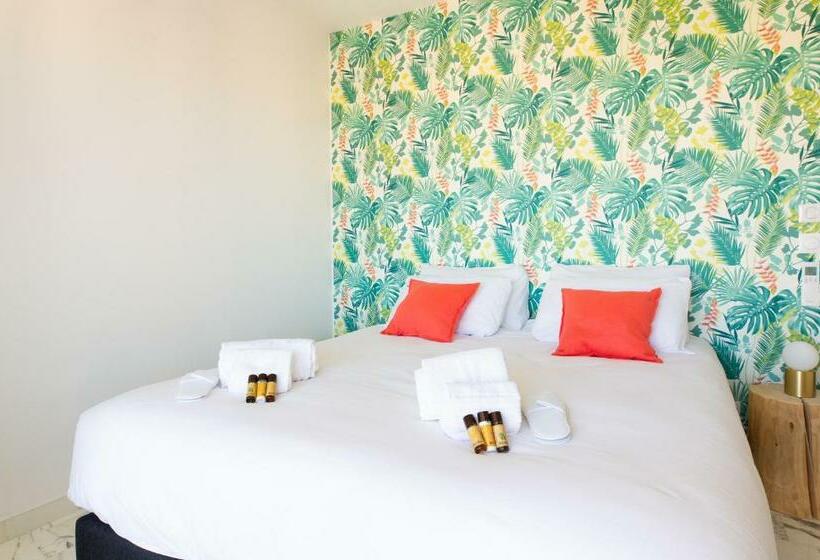 Rooftop Soha 2 Bdr 2 Bthr 1 Toil Clim Terrace Elevator Small Parking