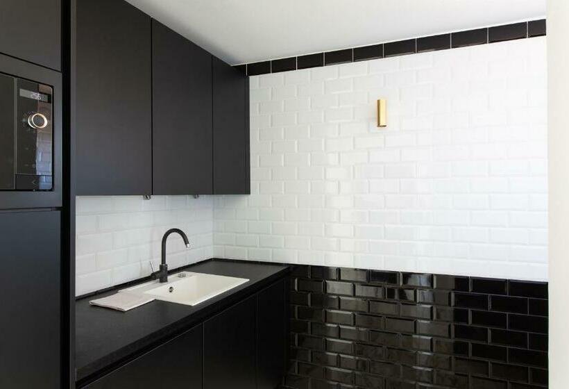 Rooftop Soha 2 Bdr 2 Bthr 1 Toil Clim Terrace Elevator Small Parking