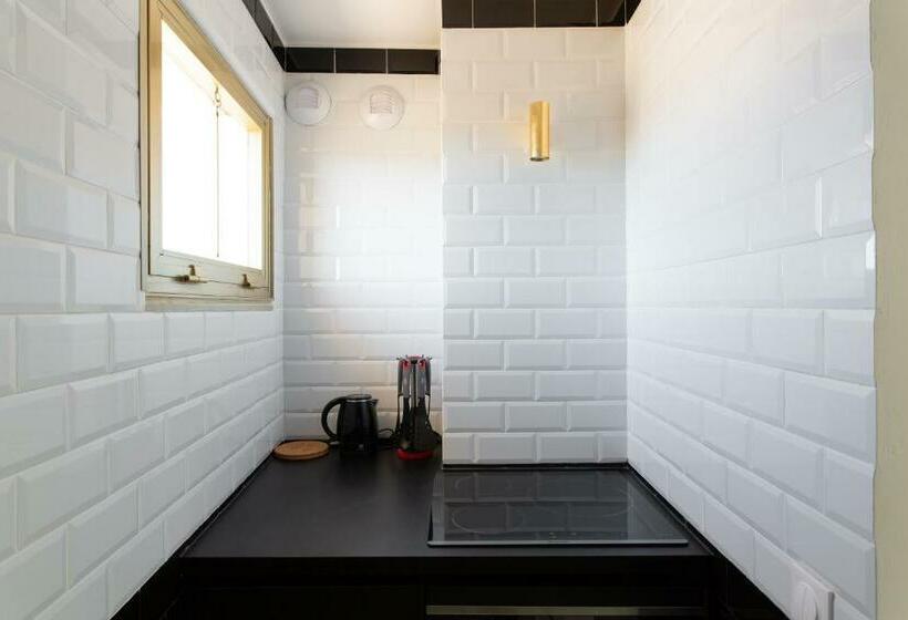 Rooftop Soha 2 Bdr 2 Bthr 1 Toil Clim Terrace Elevator Small Parking