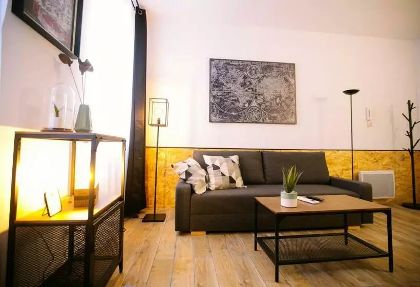 2 Pièces Avec Patio Dans Le Centre De Toulon