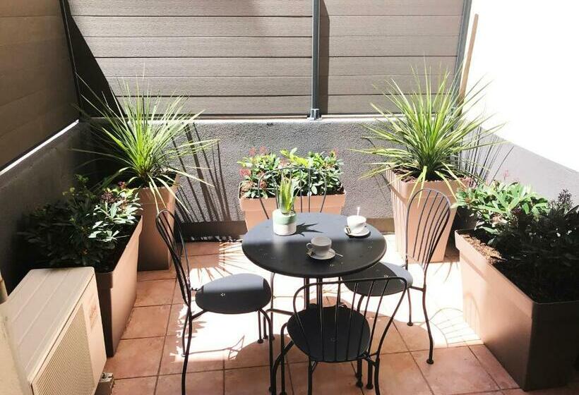 2 Pièces Avec Patio Dans Le Centre De Toulon