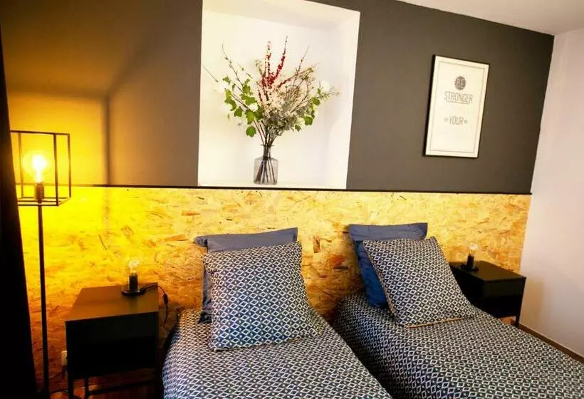 2 Pièces Avec Patio Dans Le Centre De Toulon