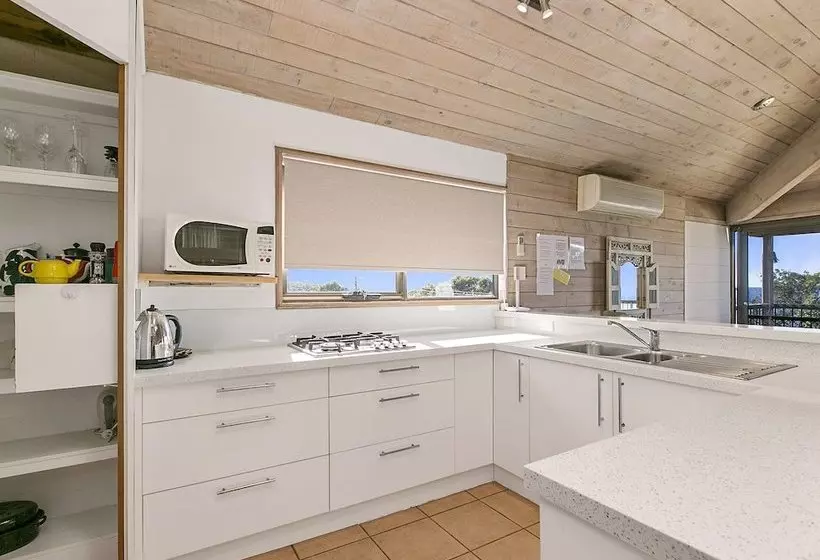Sunshine Beach Serenity And Pet Friendly ! 9 Seaview Terrace, Sunshine Beach, Qld 4567