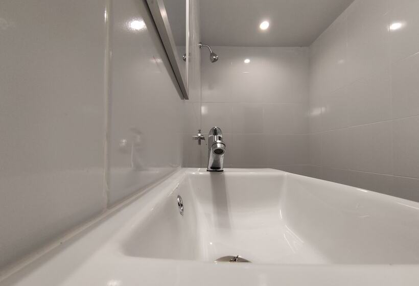 فندق صغير Gapura Hotel By Oyo Rooms