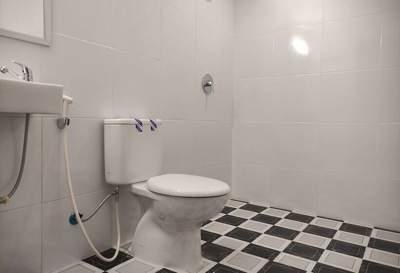 فندق صغير Gapura Hotel By Oyo Rooms