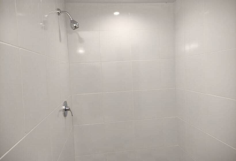 فندق صغير Gapura Hotel By Oyo Rooms