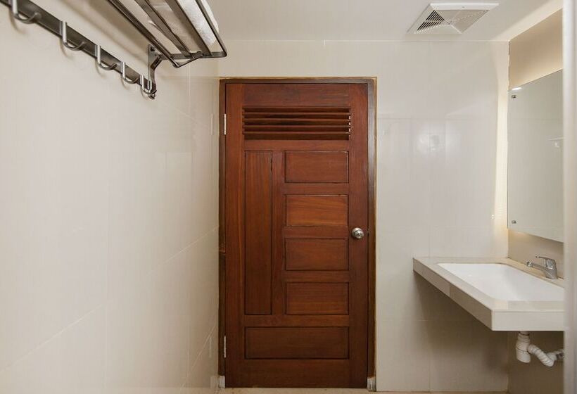 فندق صغير Gapura Hotel By Oyo Rooms