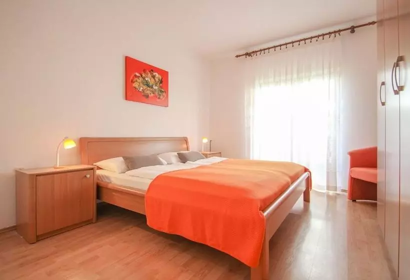 Alenka Orange