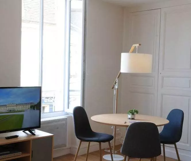 L Eutopia Au Cœur De Chablis, Parking Gratuit