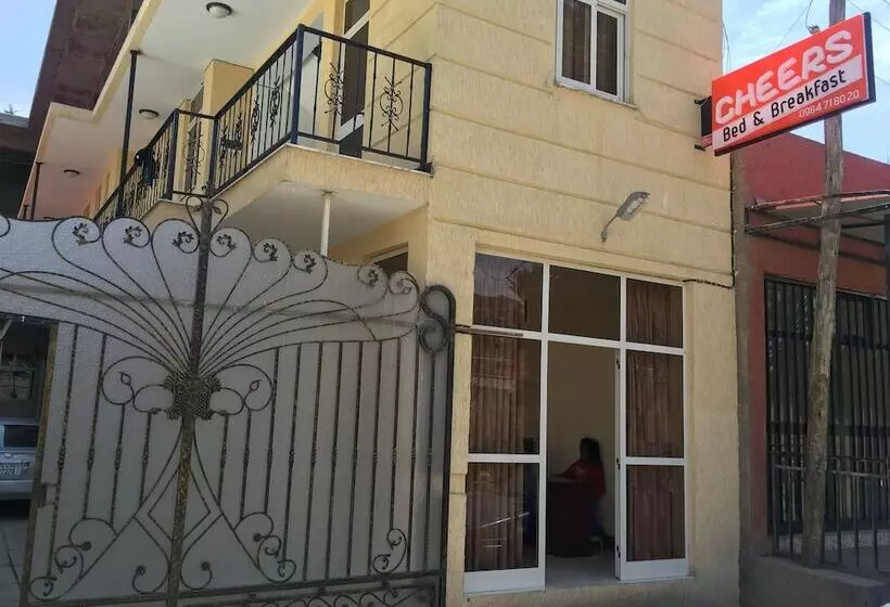 Cheers Bed & Breakfast