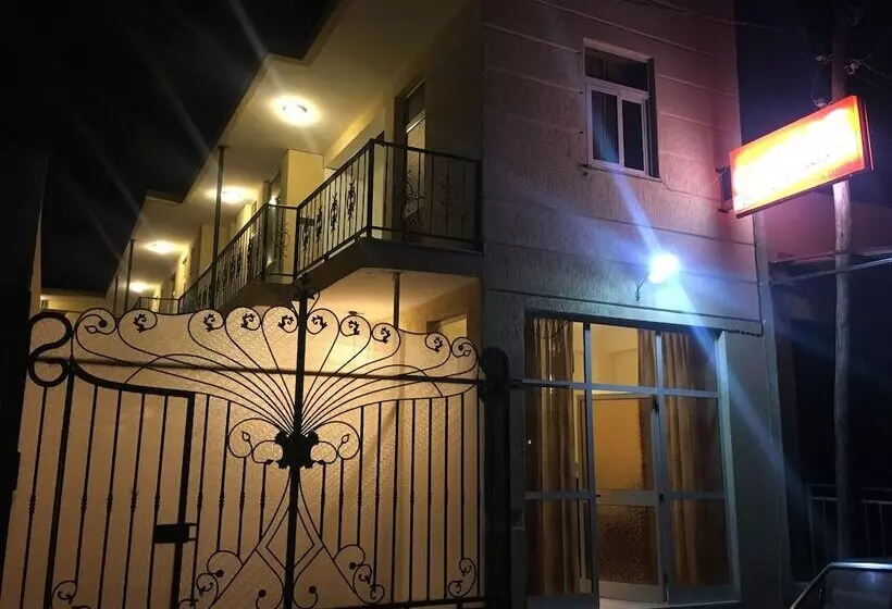 Cheers Bed & Breakfast