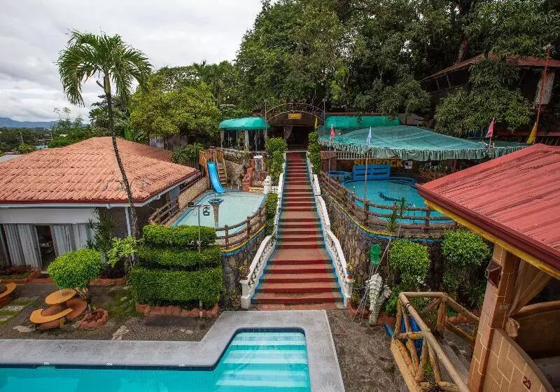 Hotelli Oyo 588 Sunrock Resort