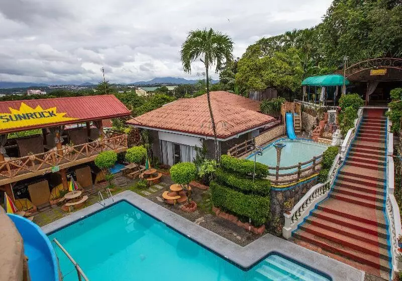 Hotelli Oyo 588 Sunrock Resort
