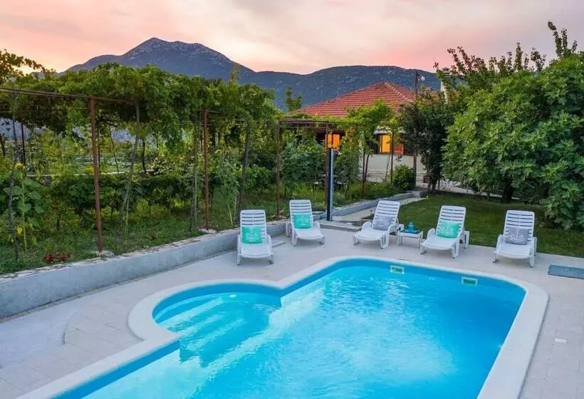 Sunflower House With A Pool