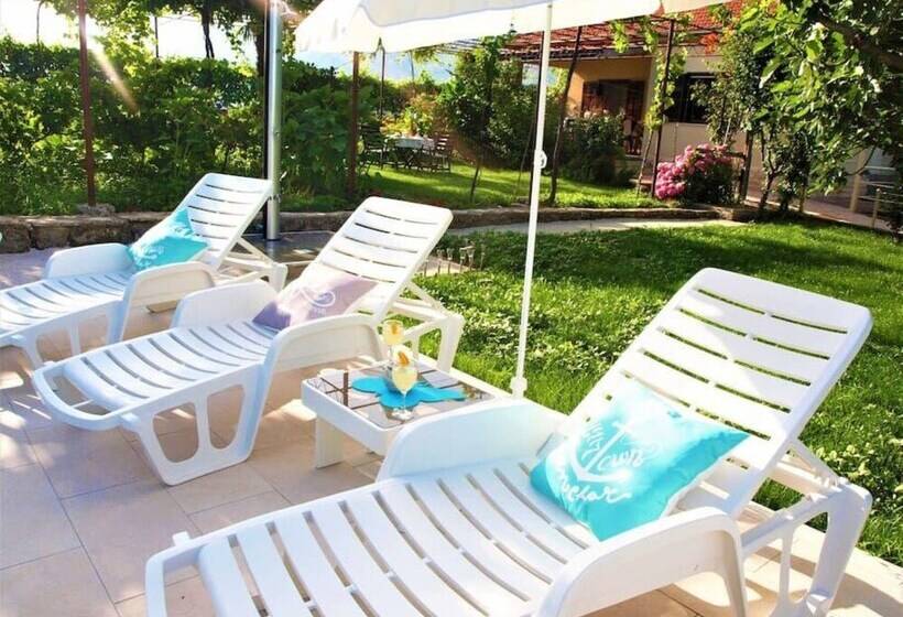 Sunflower House With A Pool