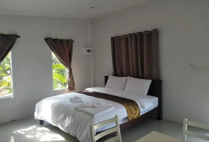 هتل Oyo 767 Pang Chompu Resort