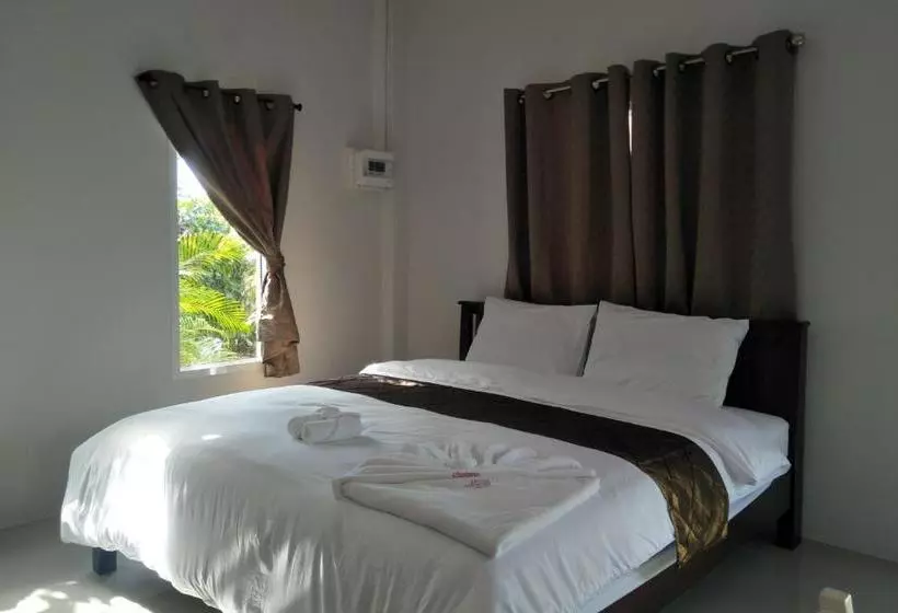 هتل Oyo 767 Pang Chompu Resort