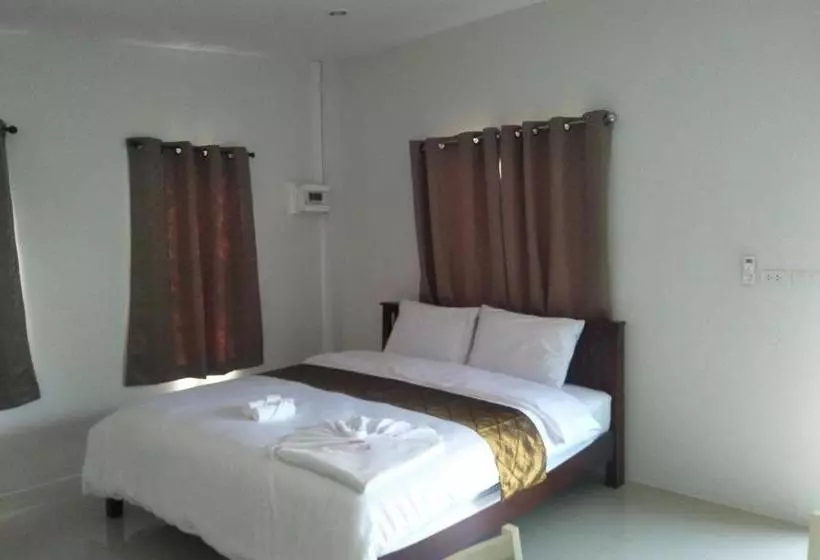 هتل Oyo 767 Pang Chompu Resort