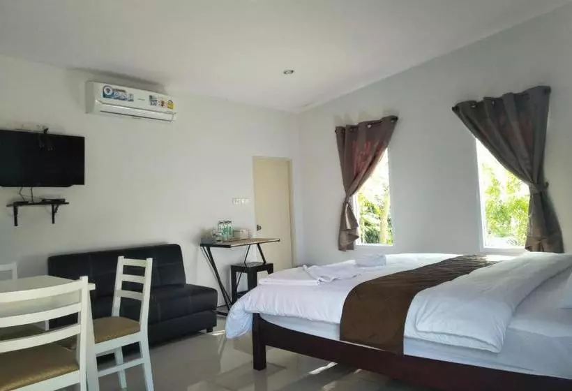 هتل Oyo 767 Pang Chompu Resort