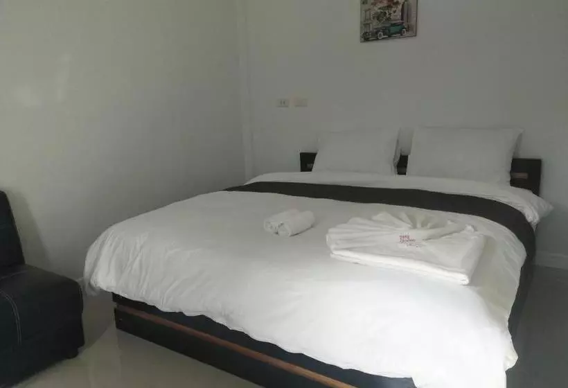 هتل Oyo 767 Pang Chompu Resort
