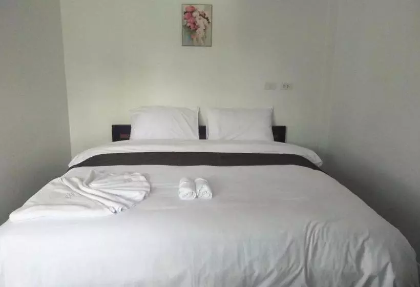 هتل Oyo 767 Pang Chompu Resort