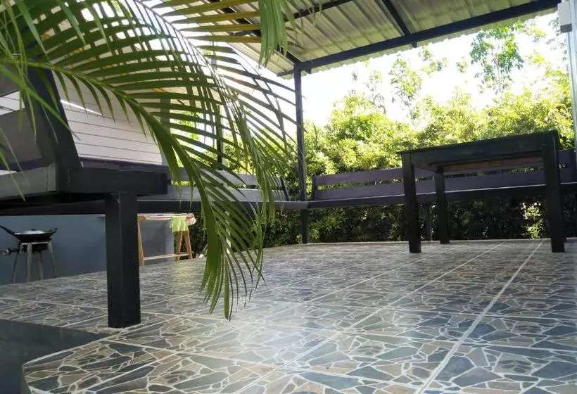 هتل Oyo 767 Pang Chompu Resort