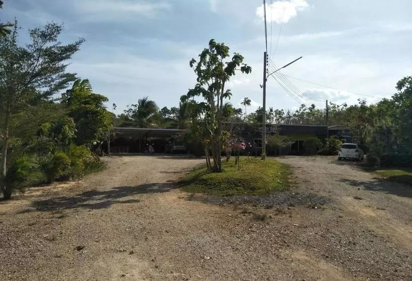 هتل Oyo 767 Pang Chompu Resort