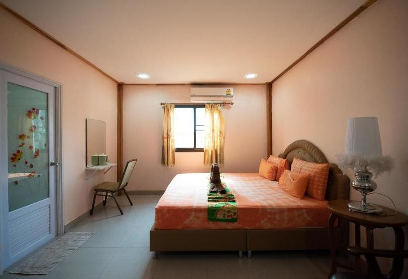 בית מלון כפרי Oyo 810 Morakot Resort