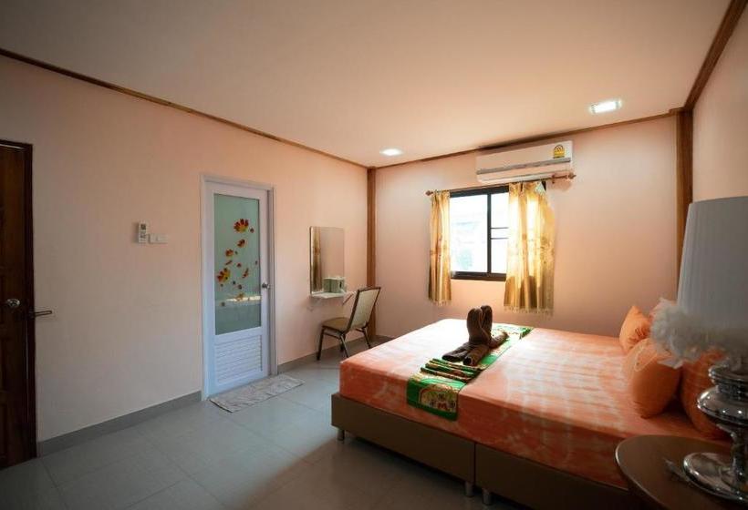 בית מלון כפרי Oyo 810 Morakot Resort