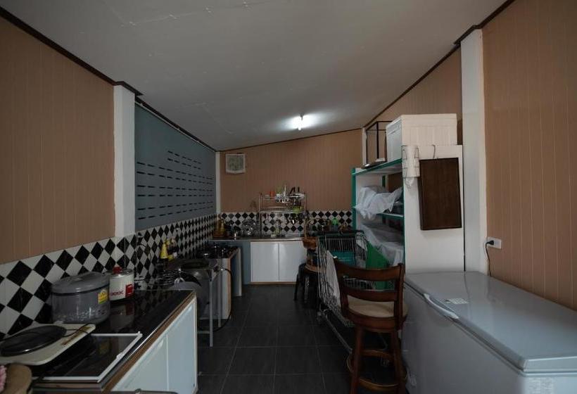 בית מלון כפרי Oyo 810 Morakot Resort