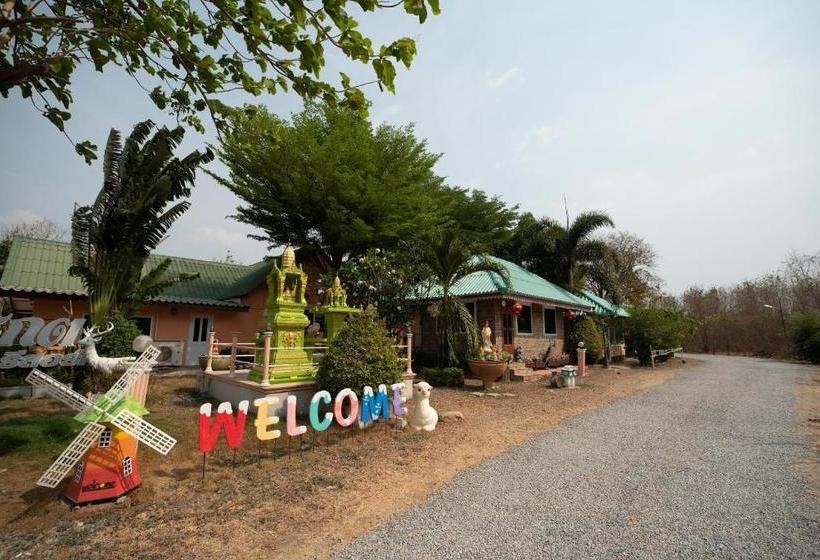 בית מלון כפרי Oyo 810 Morakot Resort