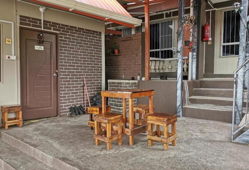 هتل Spot On 89963 Sinurambi Homestay 2