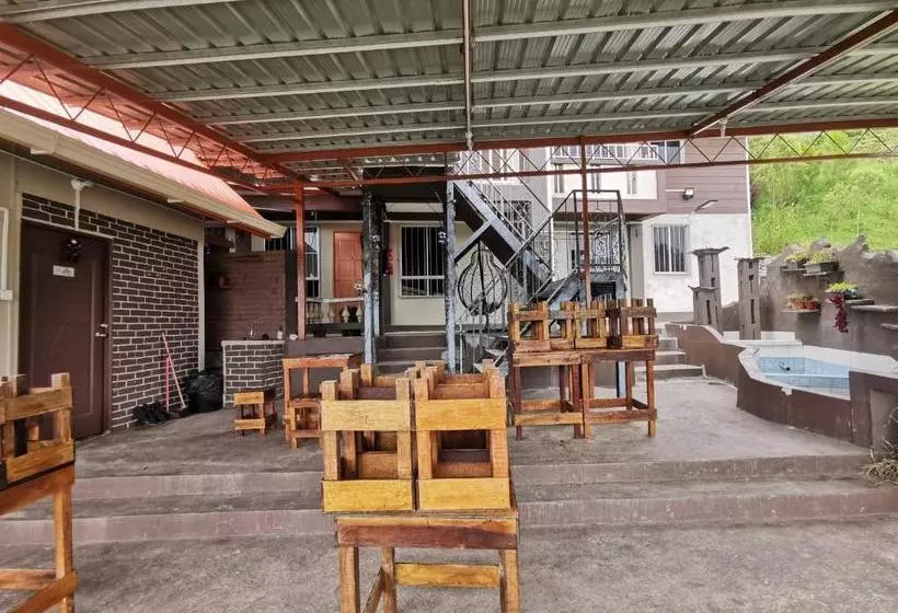 Hotelli Spot On 89963 Sinurambi Homestay 2