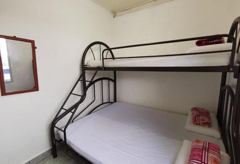 هتل Spot On 89963 Sinurambi Homestay 2