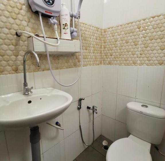 هتل Spot On 89963 Sinurambi Homestay 2