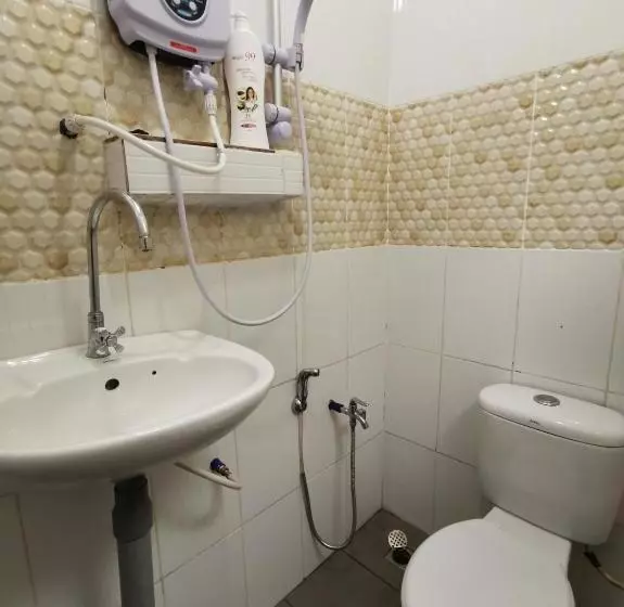 Hotelli Spot On 89963 Sinurambi Homestay 2