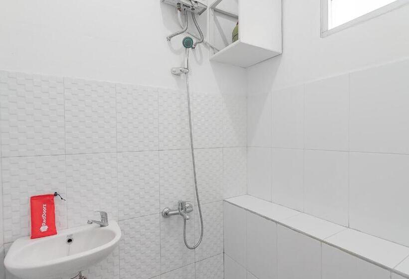 פנסיון Reddoorz Near Alun Alun Garut