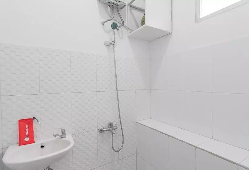 Majatalo Reddoorz Near Alun Alun Garut