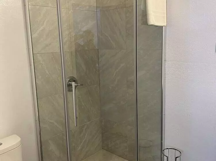 בית מלון כפרי Big Pines Mountain House