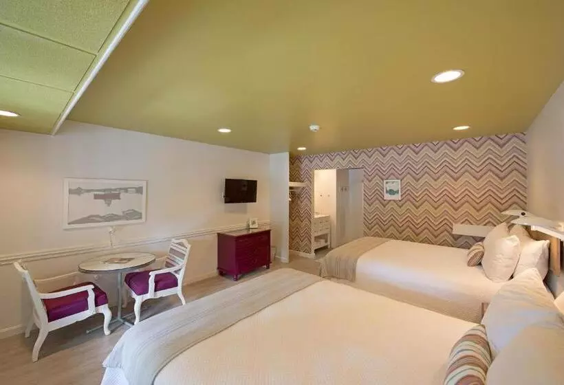 هتل The Lodge On The Cove