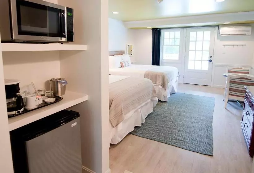 هتل The Lodge On The Cove