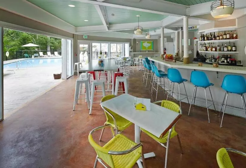 هتل The Lodge On The Cove