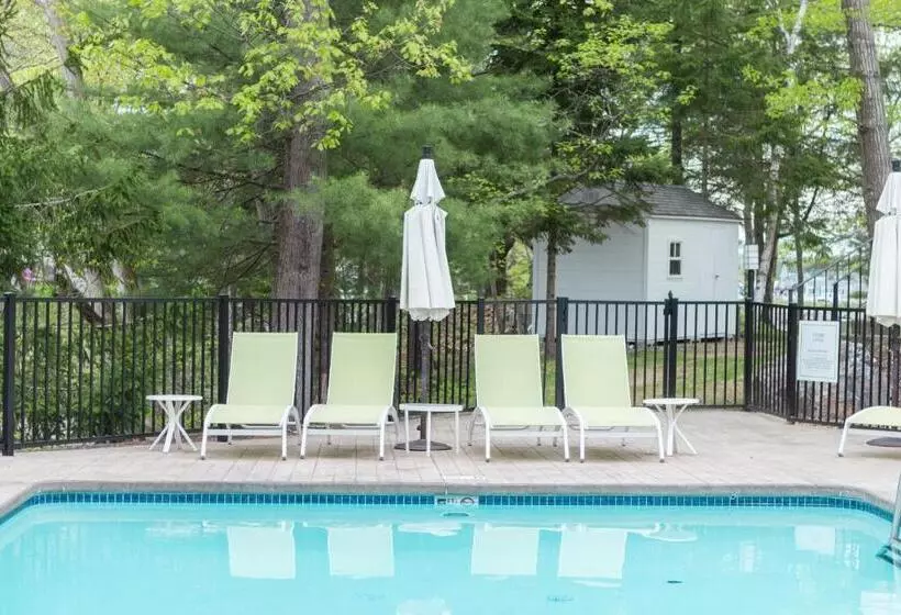 هتل The Lodge On The Cove