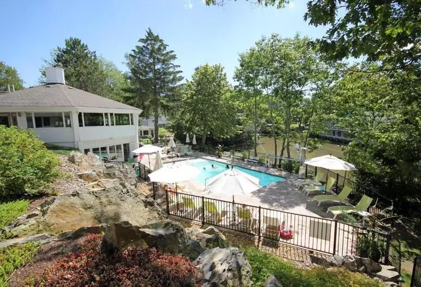 هتل The Lodge On The Cove