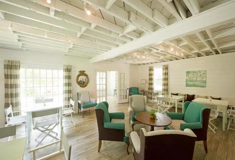 هتل The Lodge On The Cove