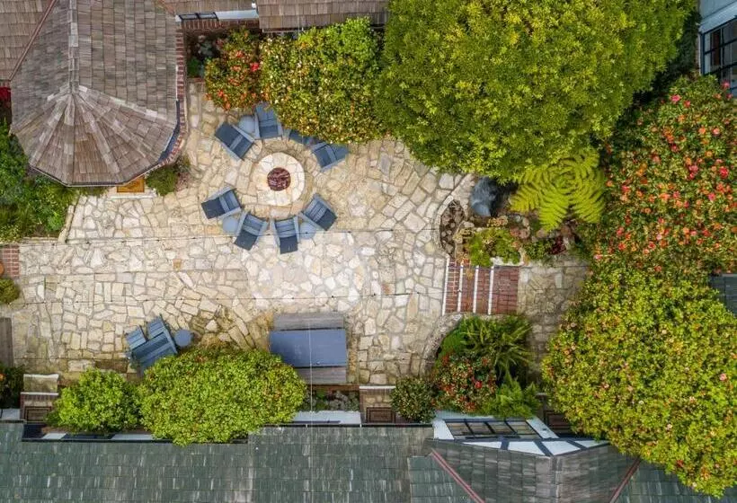 هتل The Vagabond S House Boutique Inn